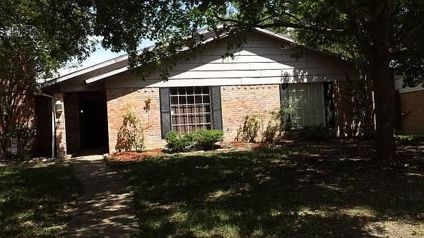 1st image of 426 Bedford Dr