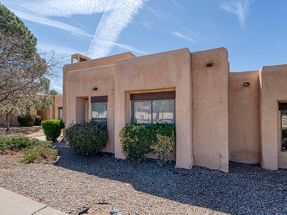 3rd image of 10279 Las Casitas Ct NE