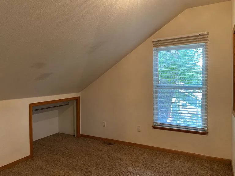 610 S Whitcomb St #B — Photo 16