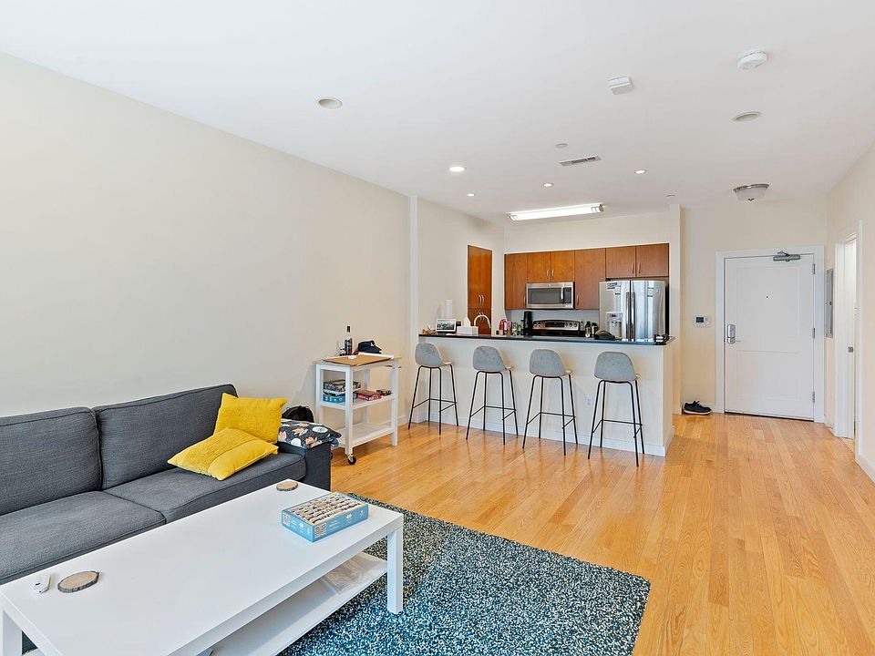 2nd image of 219 Commonwealth Ave #12C