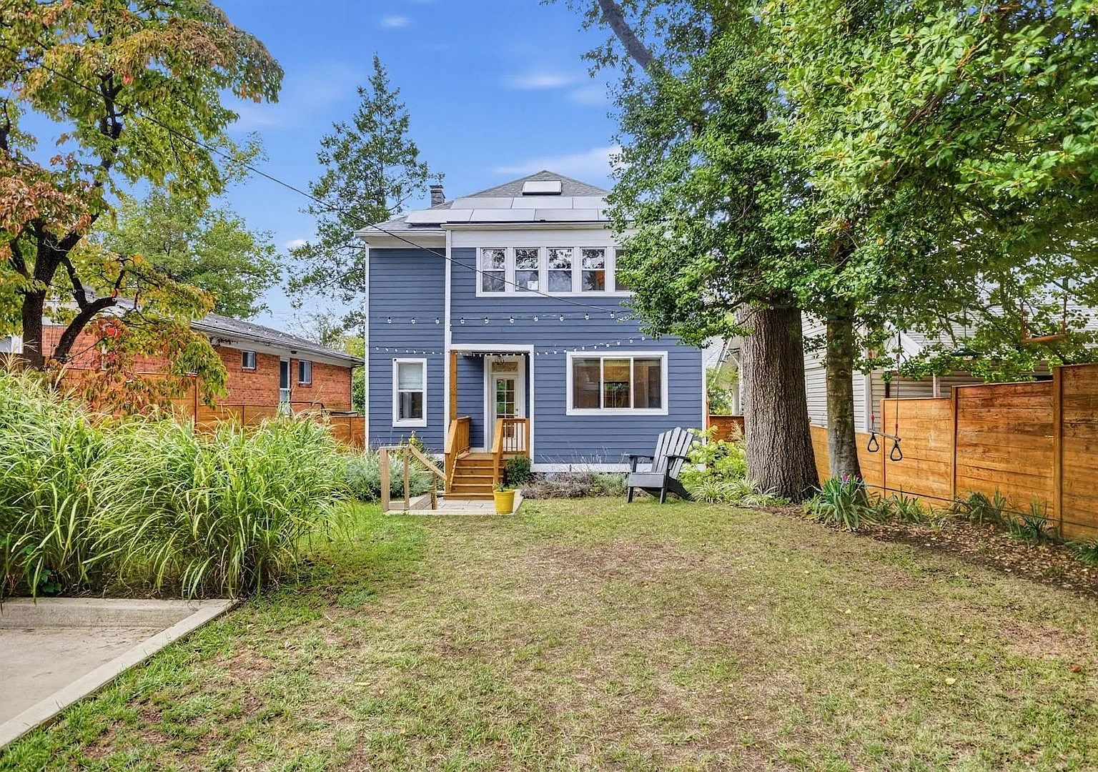 Gorgeous Federal Sfh W/Exquisite Backyard Featuring Large Flagstone Patio & Private Driveway W/Ev... — Photo 4