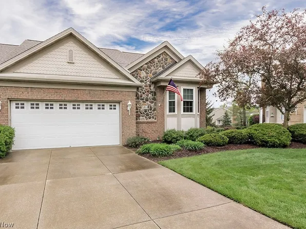 2984 Country Club Ln, Twinsburg, OH 44087