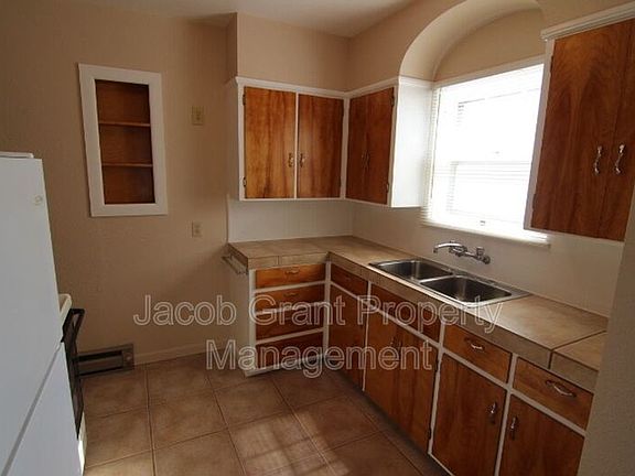 2nd image of 1020 Lake Ave APT 2