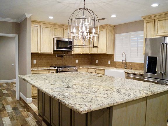 4th image of 3913 Roosevelt Dr