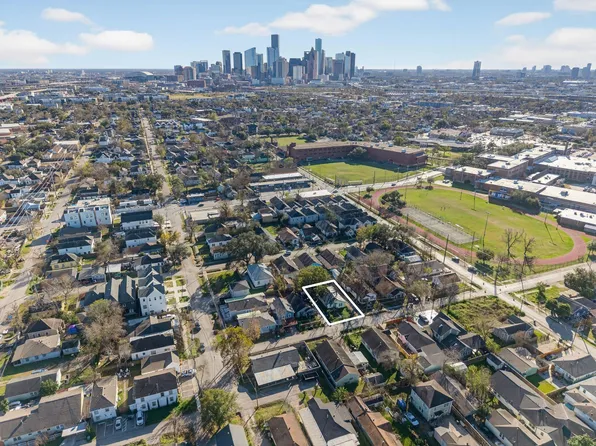 1218 Genova St, Houston, TX 77009