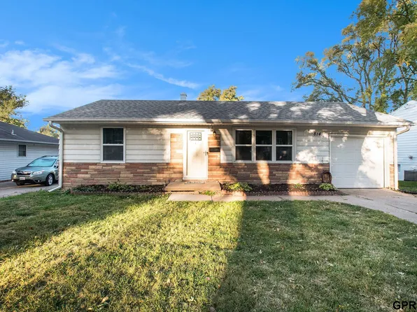 814 N 76th St, Omaha, NE 68114