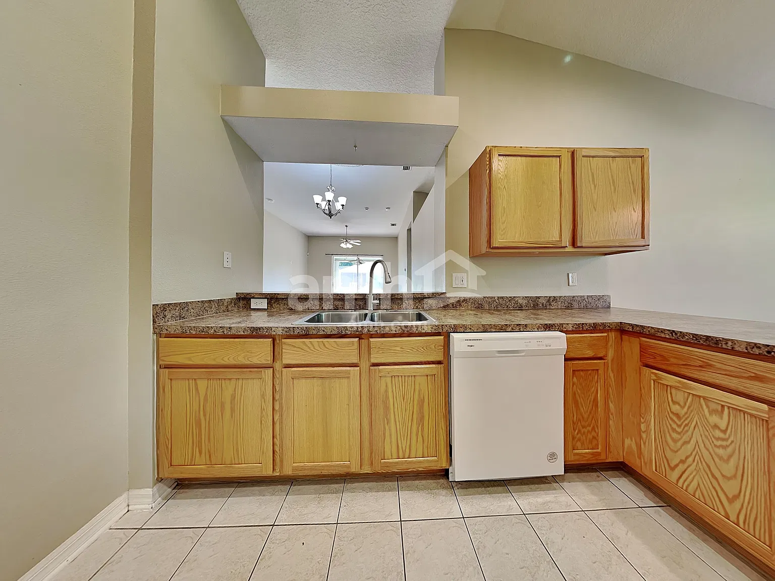 4 bed, 2.0 bath, 1709 sqft, $2,295 — Photo 4