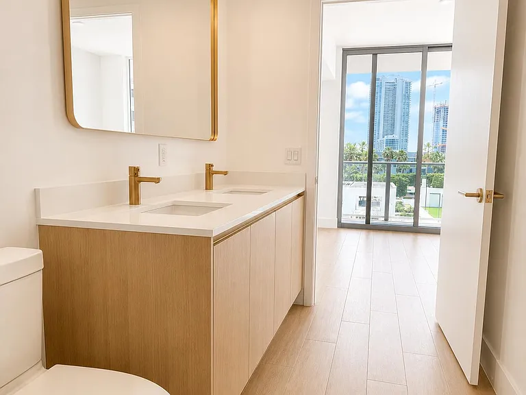 3100 N Miami Ave #811 — Photo 11