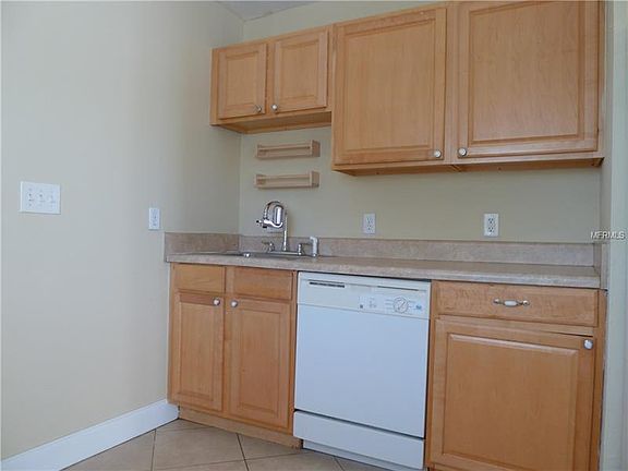 2nd image of 871 Symonds Ave