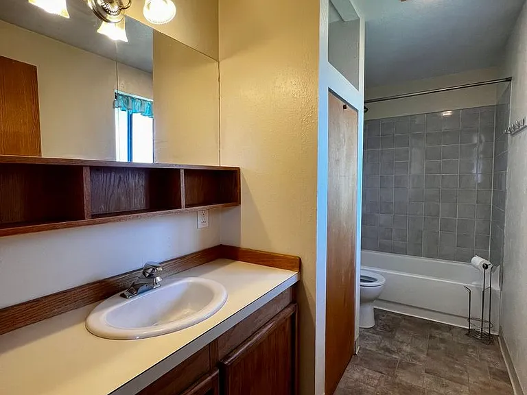 7410 W Walnut St — Photo 18