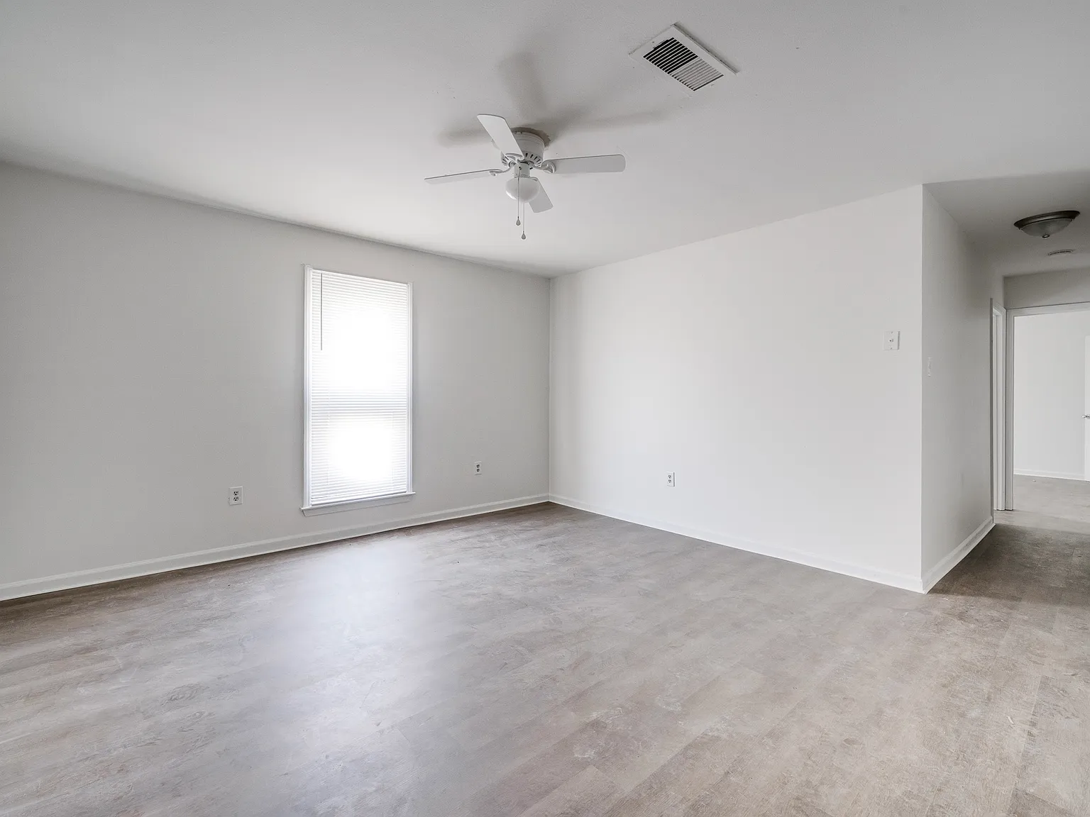 2 bed, 800 sqft, $799 — Photo 3