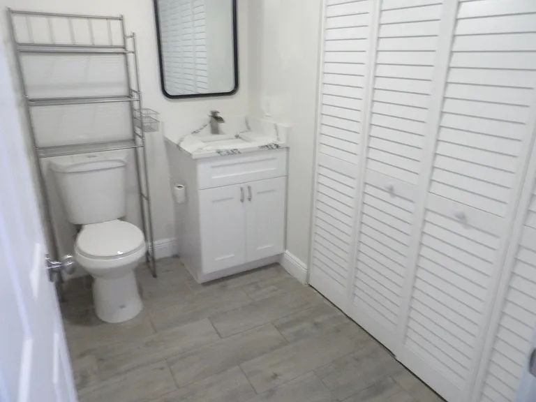 3845 Victoria Dr — Photo 10