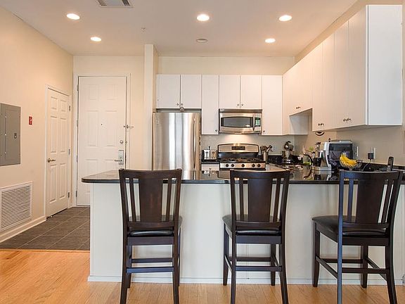 4th image of 1200 Grand St #511