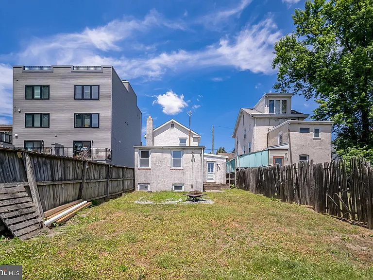 239 Lemonte St — Photo 25