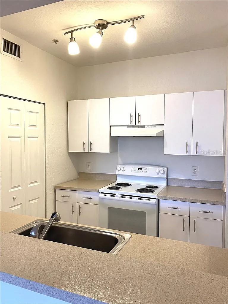 3 bed, 1336 sqft, $1,775 — Photo 4