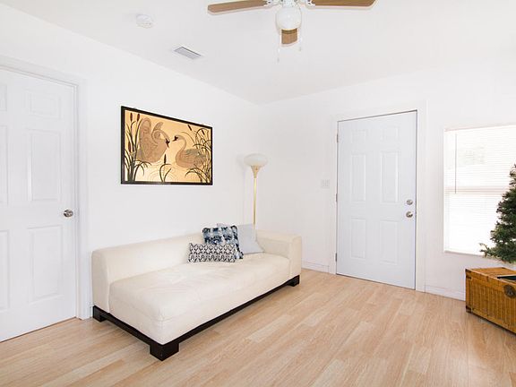 3rd image of 3412 Greenwood Ave
