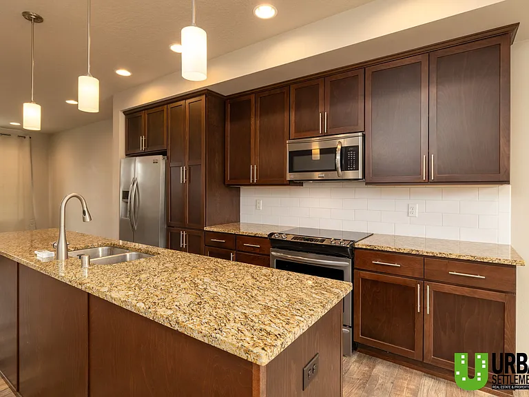 2419 W Bridge Ave — Photo 29
