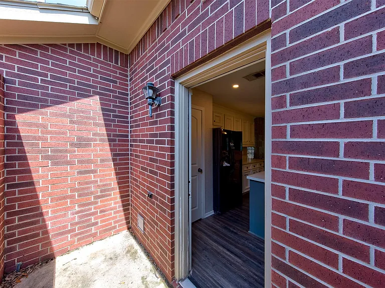 402 Live Oak Ln — Photo 16