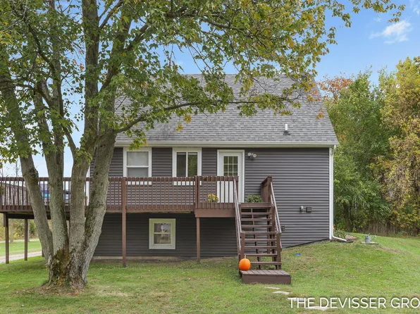 3474 28th St, Hopkins, MI 49328