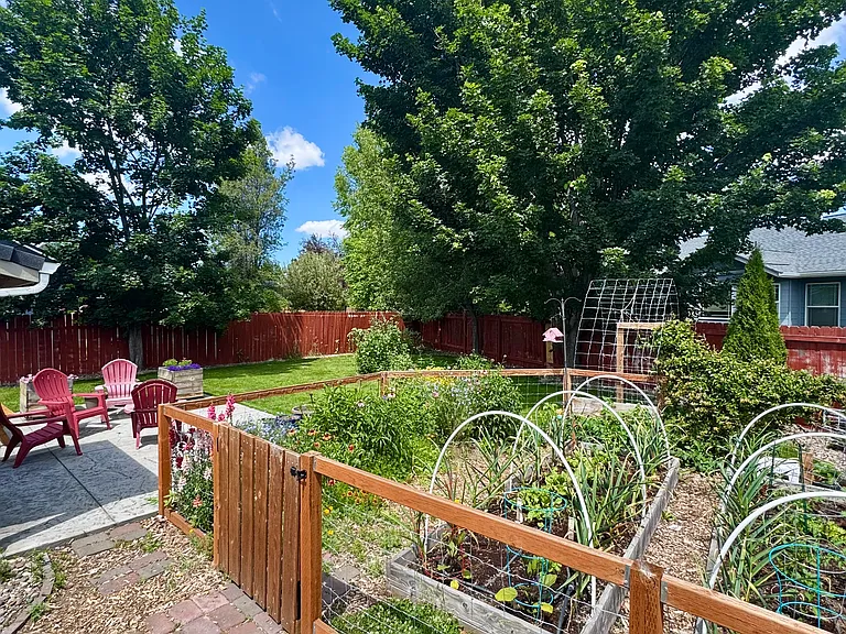 3232 Paramont St — Photo 9