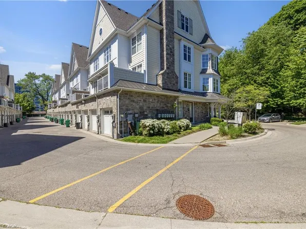 1011 Deta Rd #904, Mississauga, ON L5E 0A2