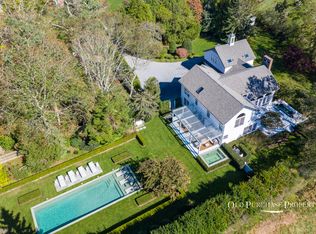 6 S Country Rd, Bellport, NY 11713