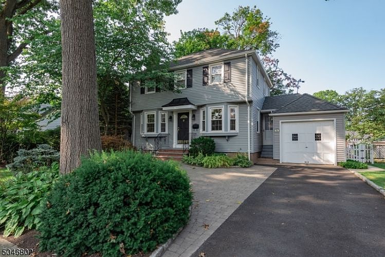 2nd image of 35 Amherst Ct