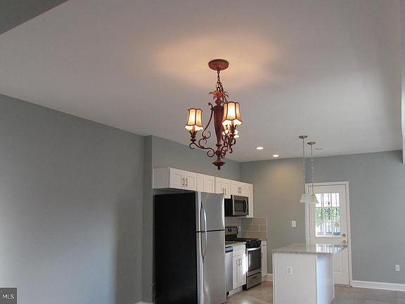 4th image of 2735 Chesterfield Ave