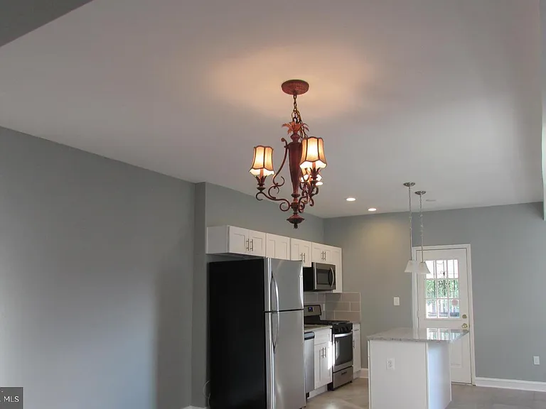 2735 Chesterfield Ave — Photo 4