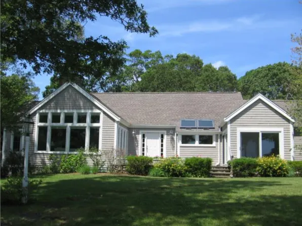 32 Harbor View Ln, Tisbury, MA 02568