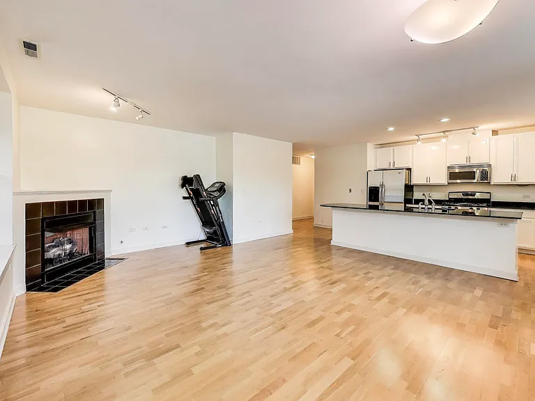 2235 W Maypole Ave #101 — Photo 2