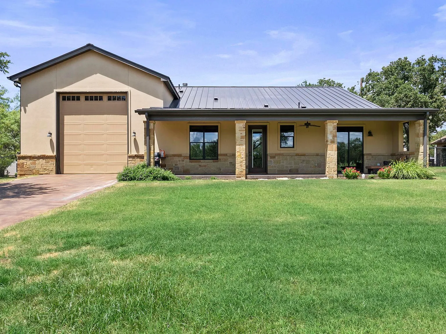 4 bed, 3.5 bath, 2064 sqft, $3,800 — Photo 4