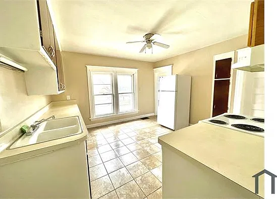 4 bed, $1,600 — Photo 4