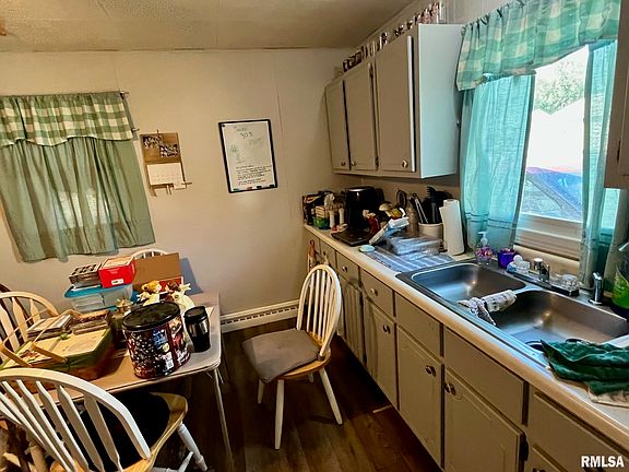 5th image of 913 Hawley St