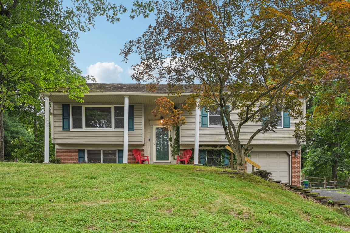 Woodsedge Rd-S0708-001.jpg