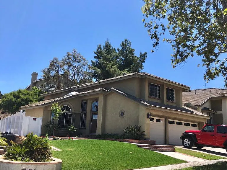 Goldenview Dr — Photo 1