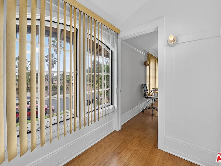 2215 W 21st St — Photo 36