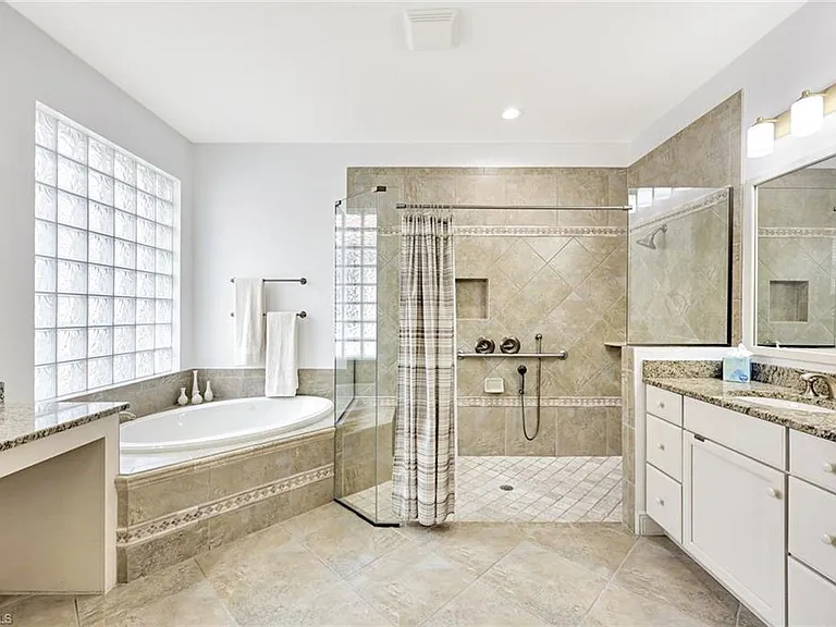 7655 Martino Cir — Photo 18