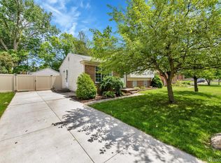 21561 Lilac St, Woodhaven, MI 48183