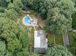 121 Beardsley Pkwy, Trumbull, CT 06611