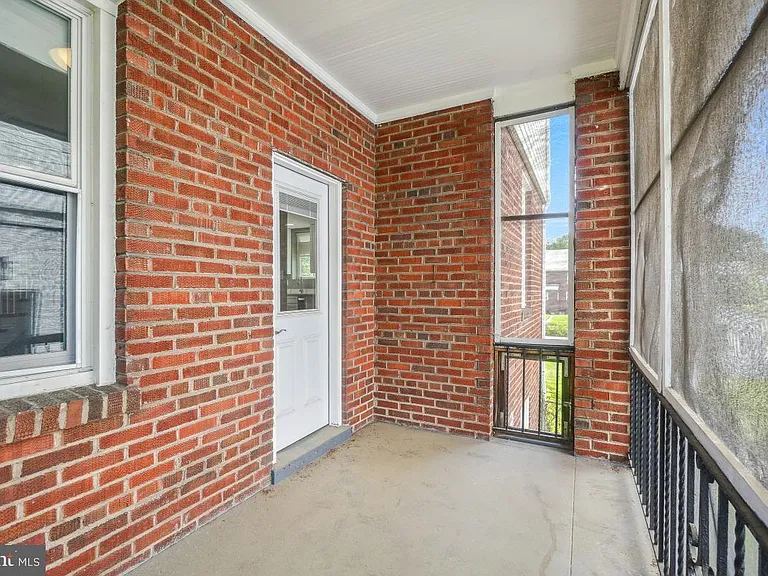 2615 Otis St NE — Photo 41