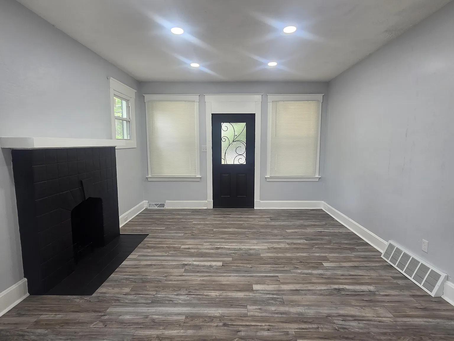 4 bed, 2.5 bath, 2674 sqft, $2,150 — Photo 2