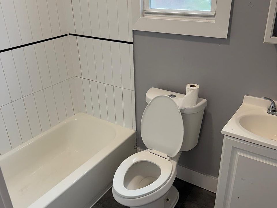 1st image of 92 Clinton Pl APT 2B