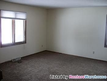3rd image of 914 10th Ave S