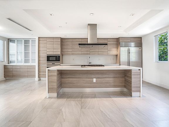 5th image of 637 Santander Ave #5