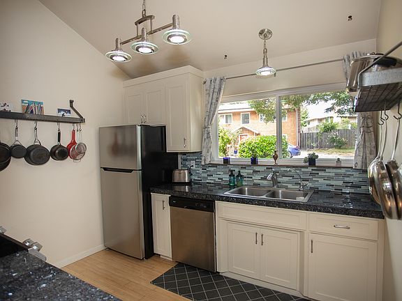 Fully stocked kitchen with all modern appliances, Keurig coffee maker, pantry, granite counters. Comes stocked with the basics (spices, pantry items, cleaning supplies, etc)