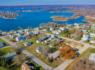 1 Pond View Rd, Narragansett, RI 02882