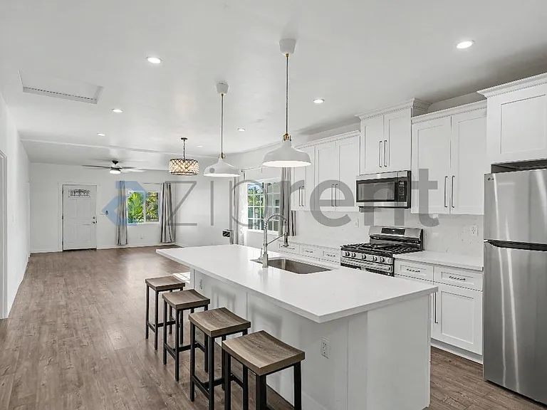 1659 E 61st St — Photo 11