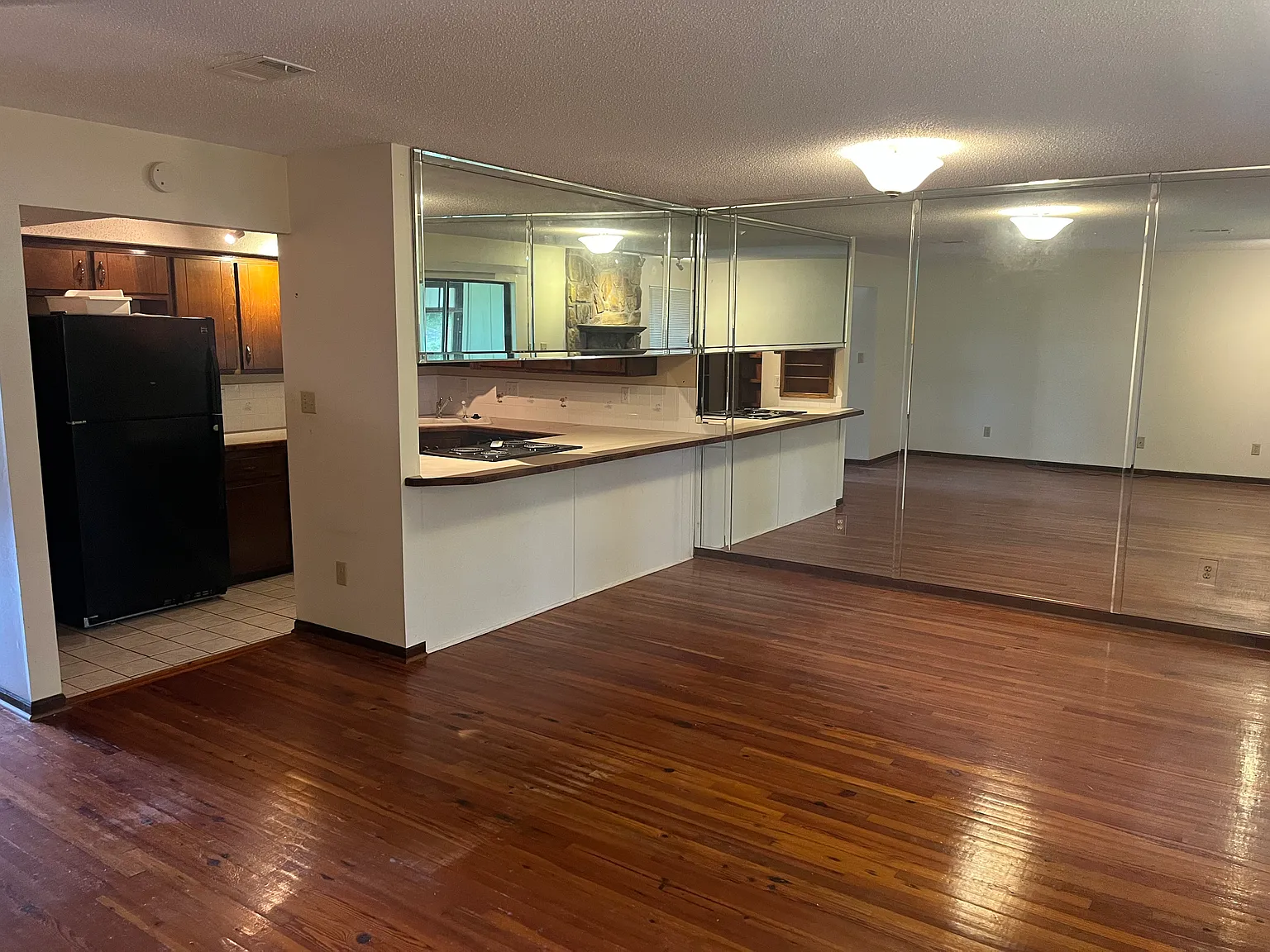 3 bed, 2.5 bath, 1325 sqft, $1,700 — Photo 3