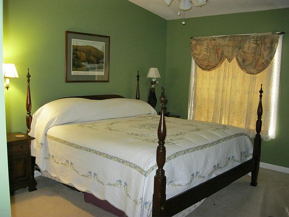 4th image of 116 Breezewood Dr APT F